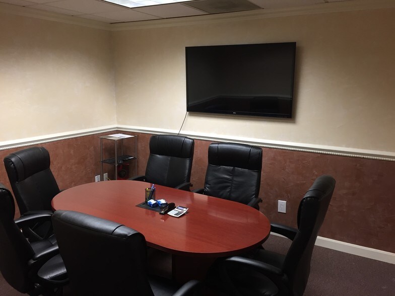 More Photos Of 104-70 Queens Blvd, Forest Hills Office For Lease