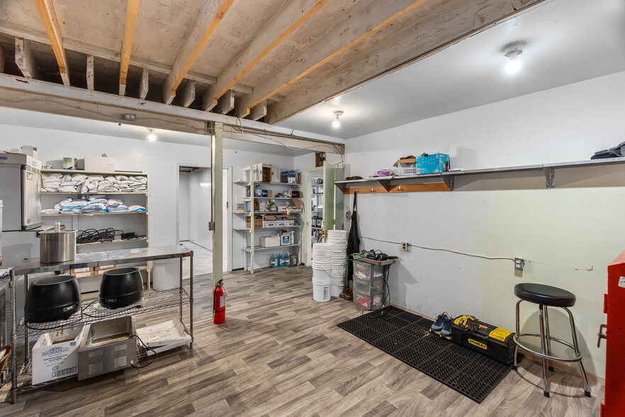 More Photos Of 2401 Westhaven Dr, Westport Flex For Sale