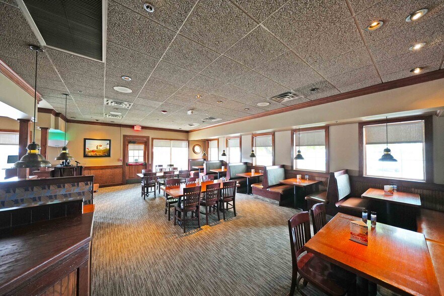 More Photos Of 905 N 1st St, Yakima Restaurant For Sale