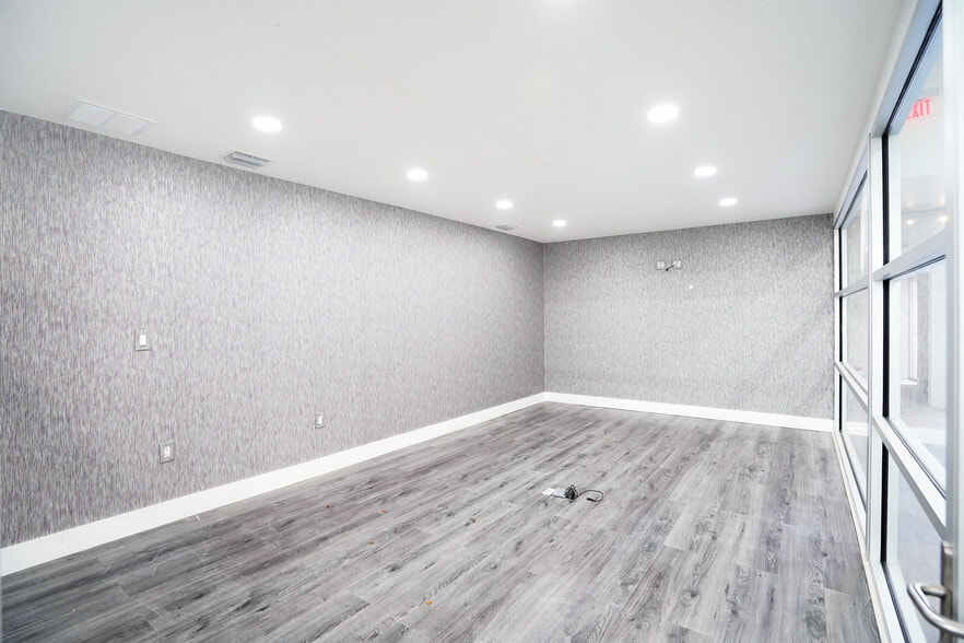 More Photos Of 10200 NW 25th St, Doral Light Distribution For Sale