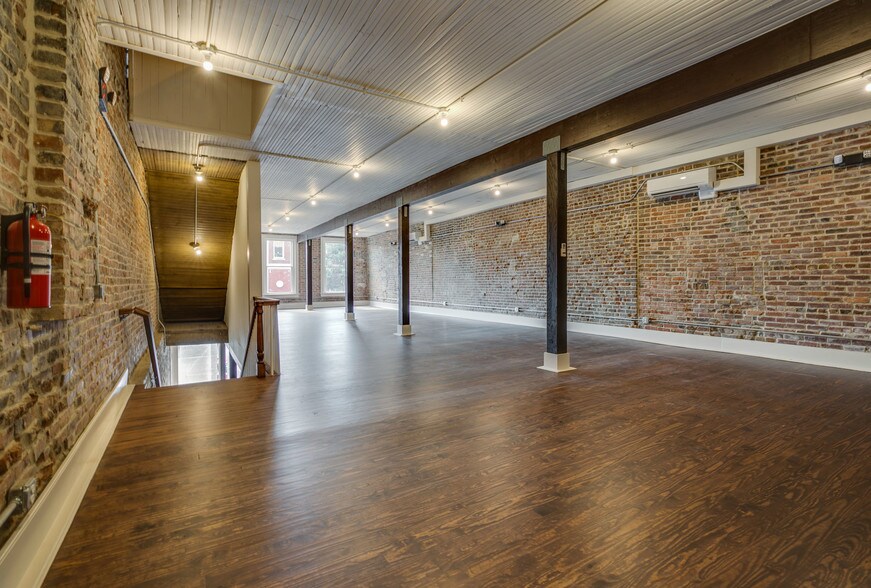 More Photos Of 803 S Main St, Columbia Storefront Retail Office For Lease