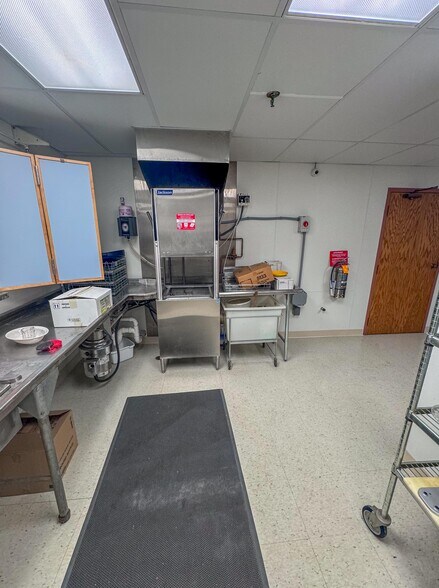 More Photos Of 2002 2nd St SW, Rochester Storefront Retail Office For Sale
