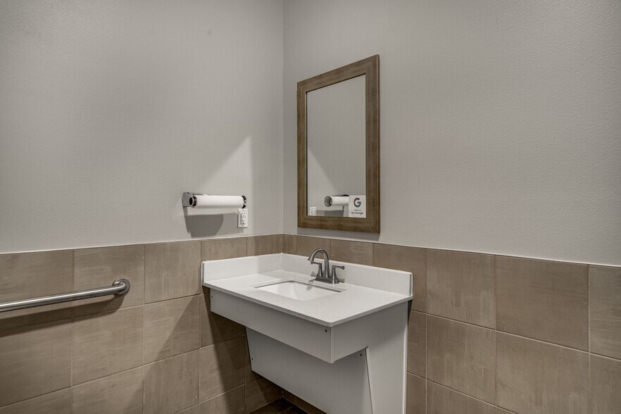 More Photos Of 1312 W Exchange Pky, Allen Medical For Lease