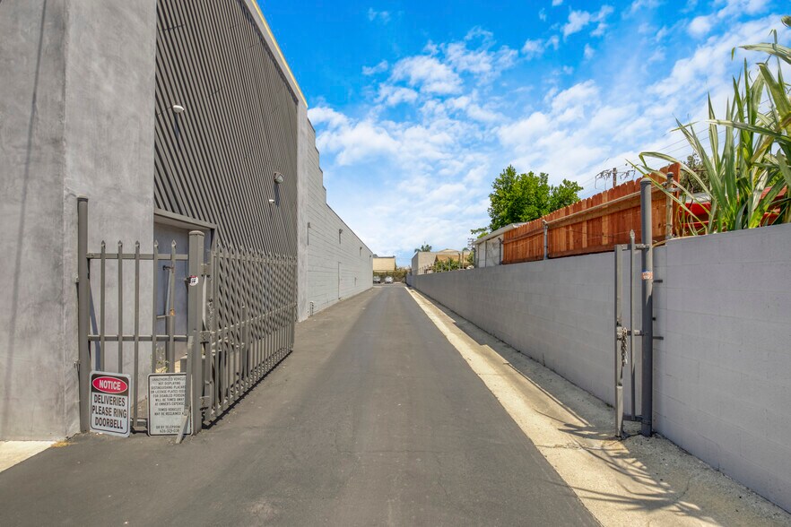 More Photos Of 9323 Rush St, South El Monte Manufacturing For Sale