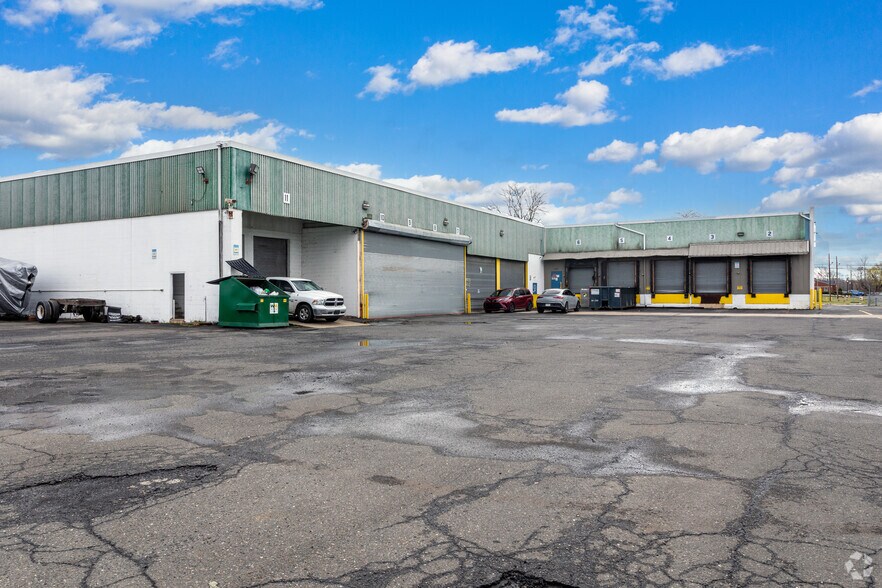 More Photos Of 100 Main St, Tullytown Warehouse For Lease