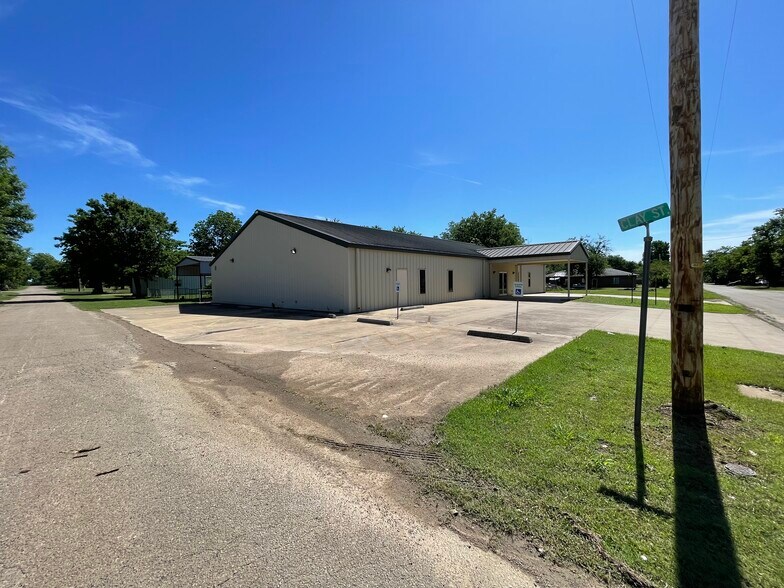 More Photos Of 501-599 Paris ave, Soper Religious Facility For Sale