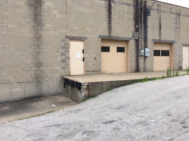 More Photos Of 400 W 3rd St, Covington Warehouse For Lease