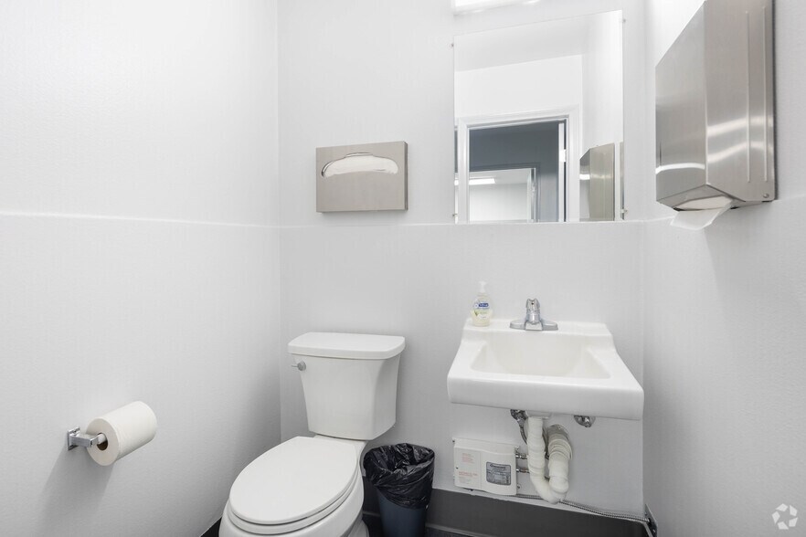 More Photos Of 7201 Garden Grove Blvd, Garden Grove Light Manufacturing For Lease