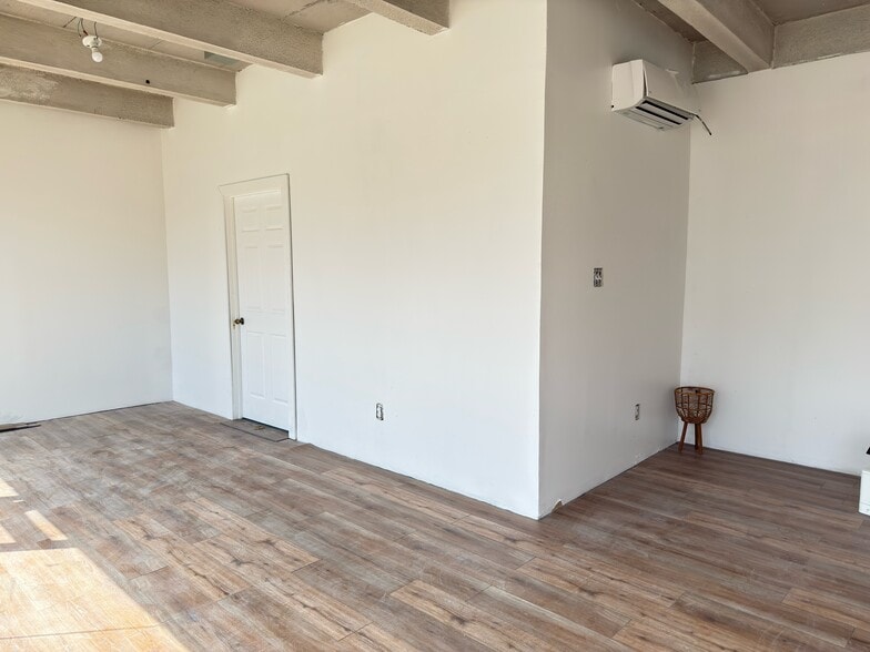 More Photos Of 179 N Main St, Freeport Storefront Retail Office For Lease