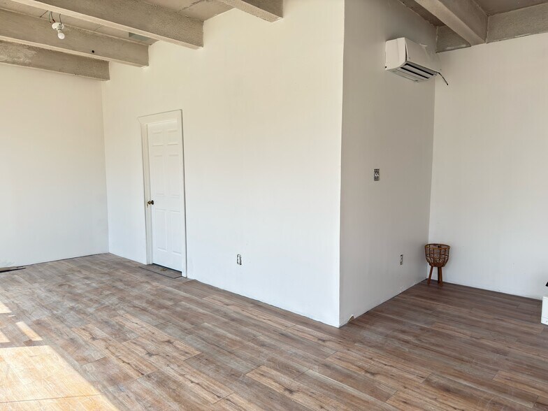 More Photos Of 179 N Main St, Freeport Storefront Retail Office For Lease