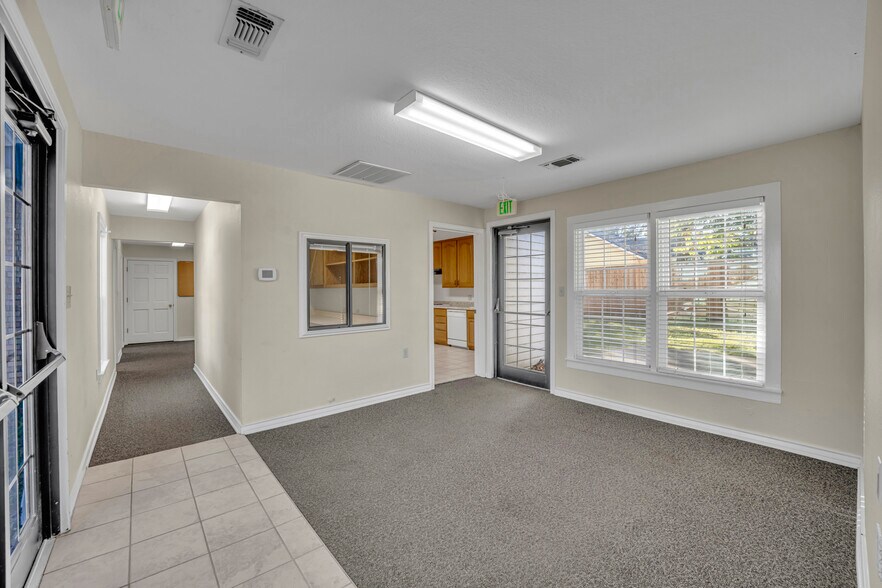 More Photos Of 600 S Davis Dr, Arlington Office For Lease