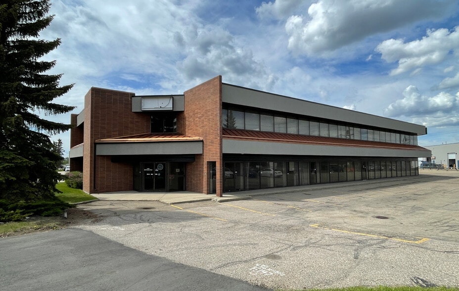 More Photos Of 2950 Parsons Rd NW, Edmonton Office For Sale