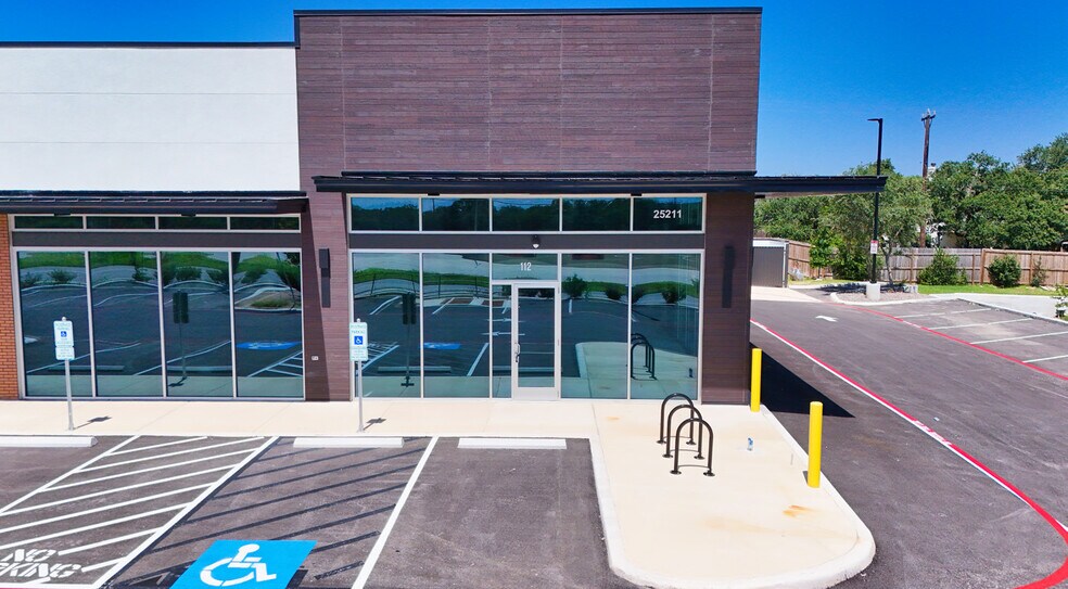 More Photos Of 25211 U.S. 281 N hwy, San Antonio Storefront Retail Office For Lease