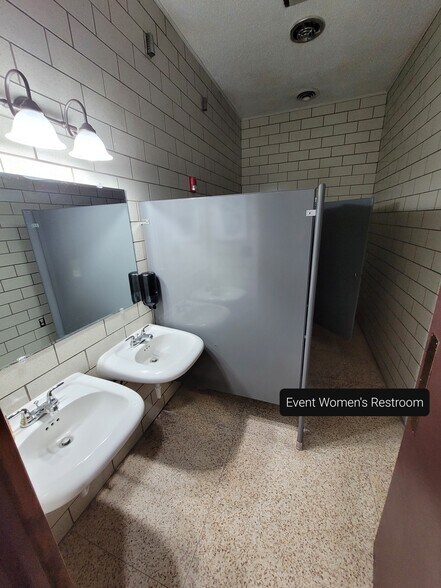 More Photos Of 615 E 3rd St, Kimball Restaurant For Sale