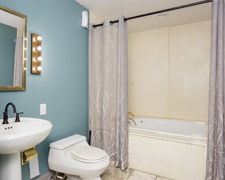 More Photos Of 109 N Court St, Florence Office For Sale