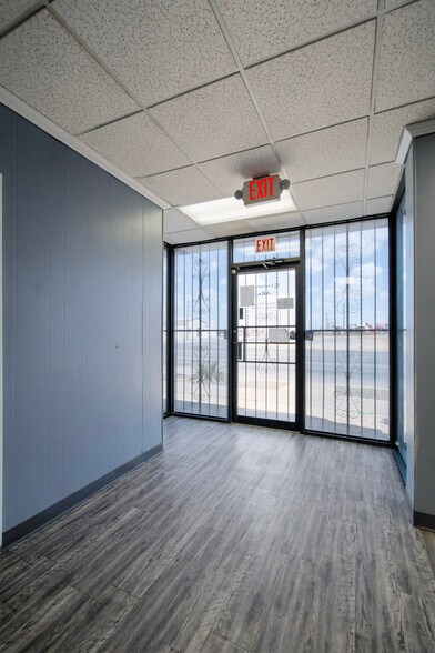 More Photos Of 300-305 S Grant Ave, Odessa Warehouse For Sale