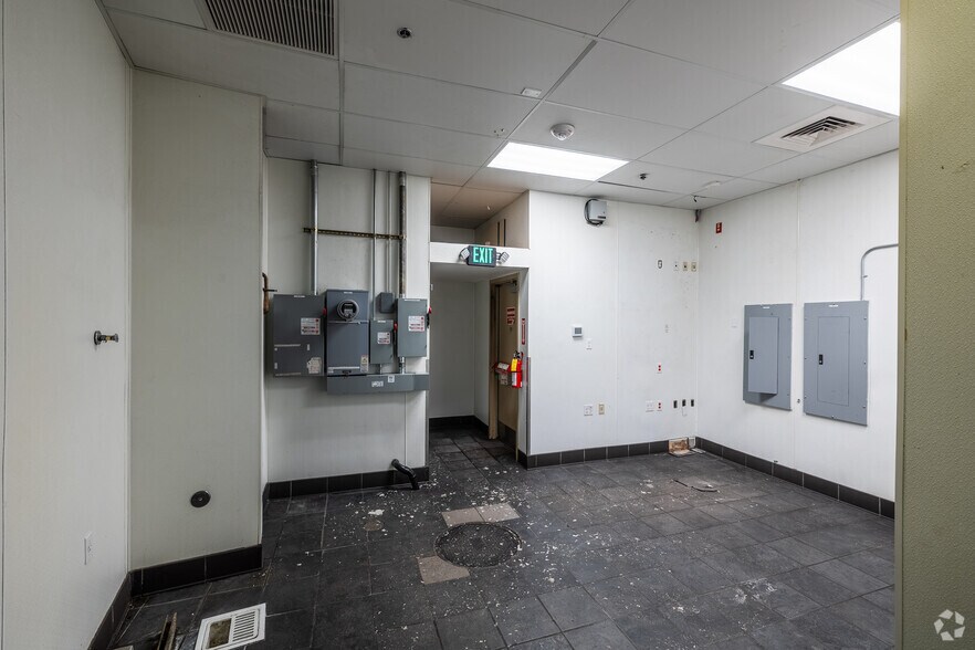 More Photos Of 12000 SE 82nd Ave, Portland Unknown For Lease