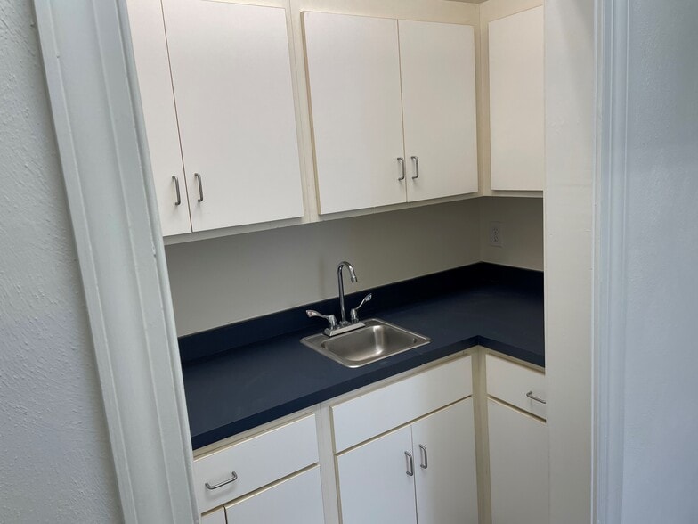 More Photos Of 728-730 High St, Portsmouth Storefront Retail Office For Lease