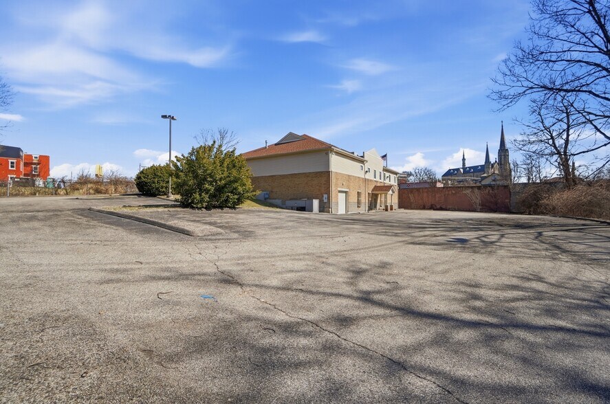 More Photos Of 3751 Warsaw Ave, Cincinnati Office For Sale