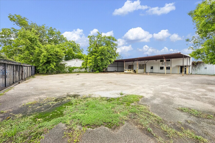 More Photos Of 7001 Lyons Ave, Houston Food Processing For Sale
