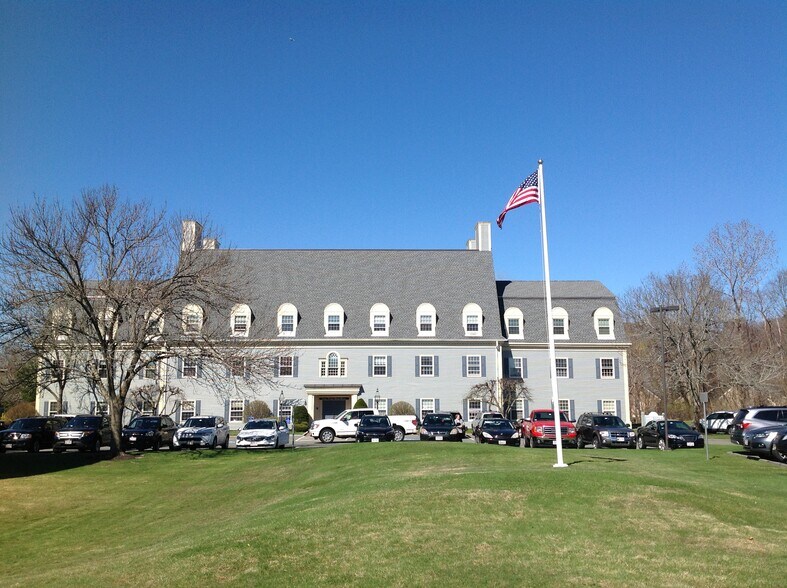 More Photos Of 7 Essex Green Dr, Peabody Office For Lease