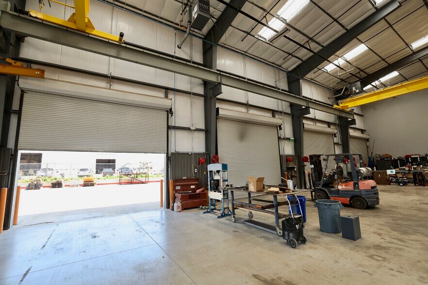 More Photos Of 16445 N Interstate 35, Pflugerville Warehouse For Sale