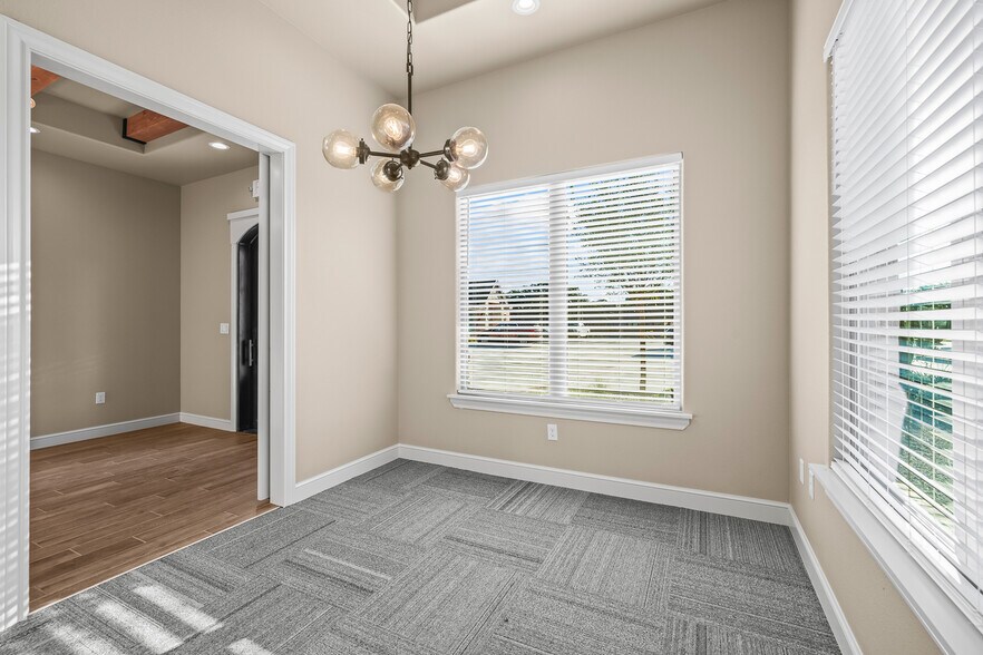More Photos Of 206 Slide Rd, Lubbock Office For Lease