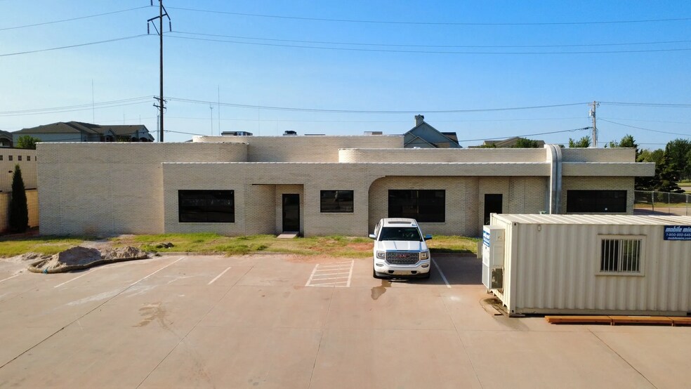 More Photos Of 12312 Market Dr, Oklahoma City Medical For Lease