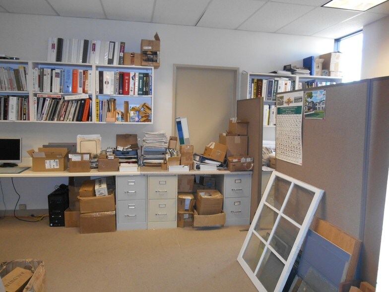 More Photos Of 7442 Varna Ave, North Hollywood Warehouse For Lease