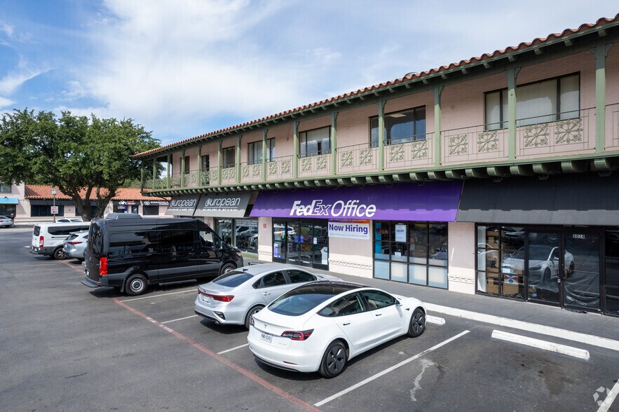 More Photos Of 6040 Camp Bowie Blvd, Fort Worth Freestanding For Lease