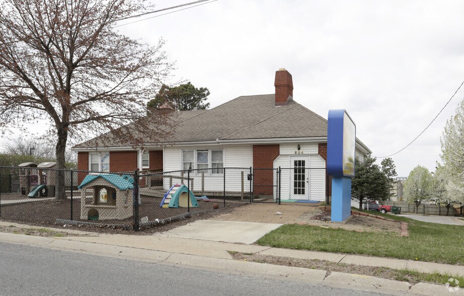 More Photos Of 604 SW Jefferson St, Lee's Summit Daycare Center For Lease