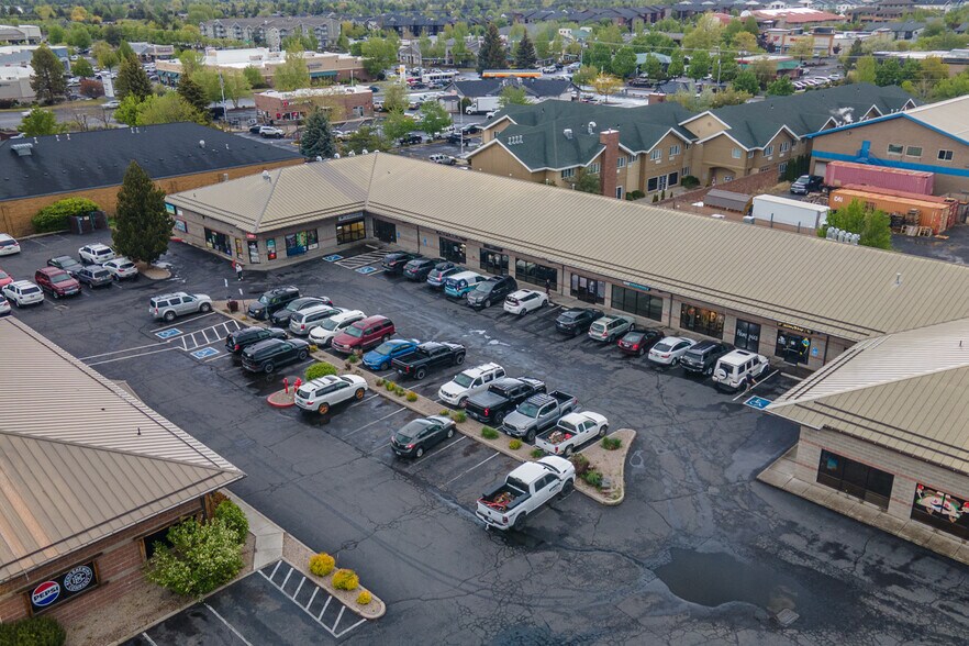 More Photos Of 2570-2680 NE Twin Knolls Dr, Bend Restaurant For Sale