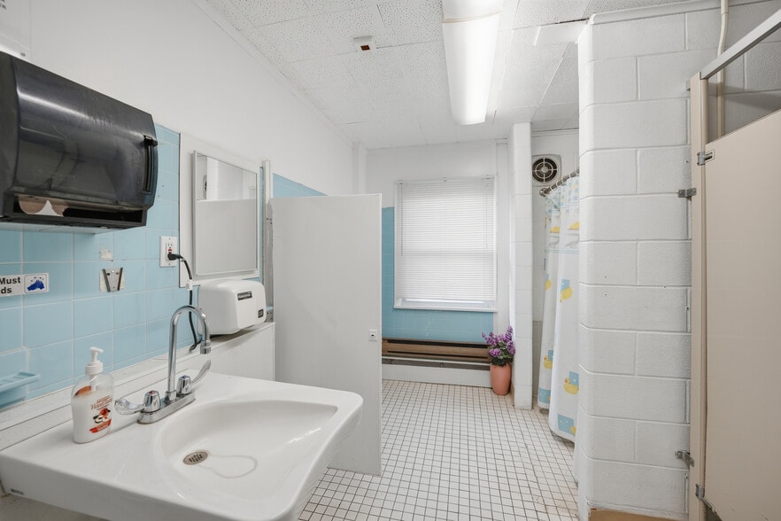 More Photos Of 46 Main Rd, Montgomery General Retail For Sale