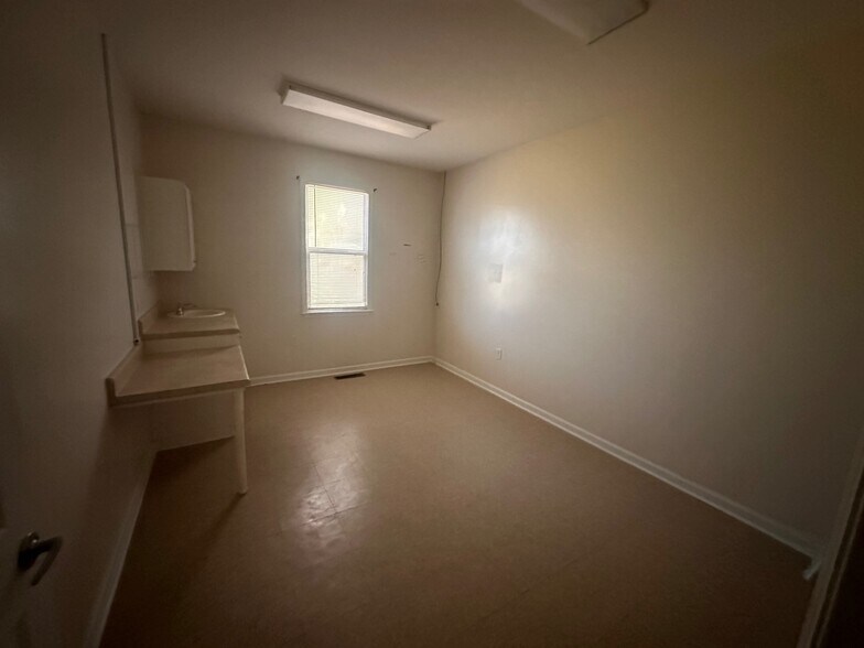 More Photos Of 416 E 3rd Ave, Cordele Medical For Sale