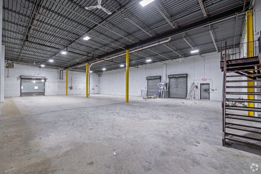 More Photos Of 240 State Rt 17 S, Lodi Warehouse For Lease