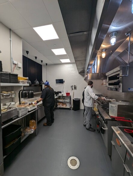 More Photos Of 206 N Market St, Oskaloosa General Retail For Lease