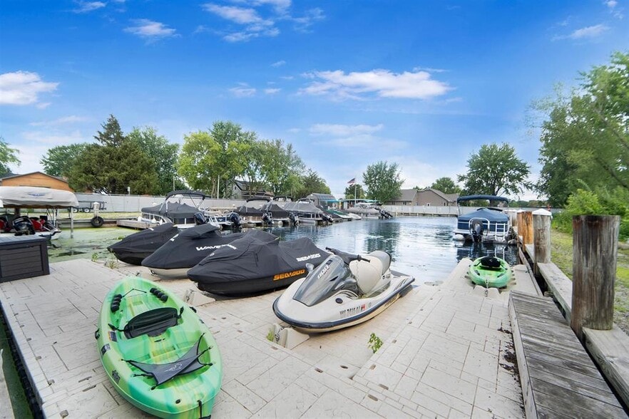 More Photos Of 1000 Bauman St, Oshkosh Marina For Sale
