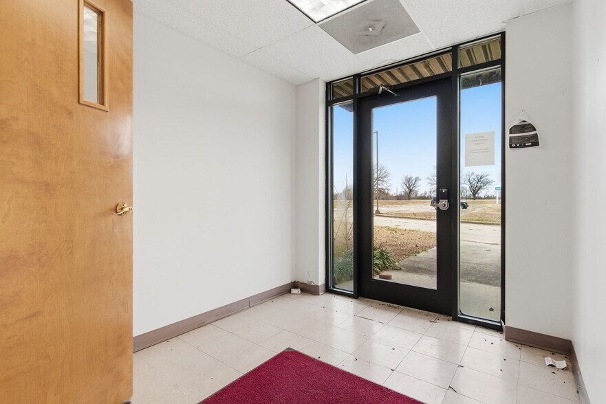 More Photos Of 718 N Martin St, East Prairie Office For Sale