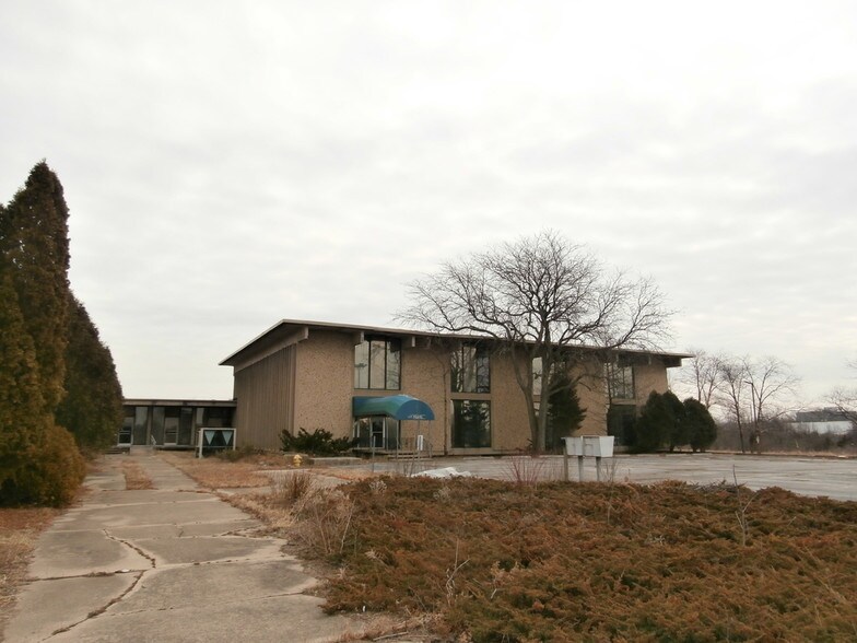 More Photos Of 80-90 North St, Park Forest Manufacturing For Lease