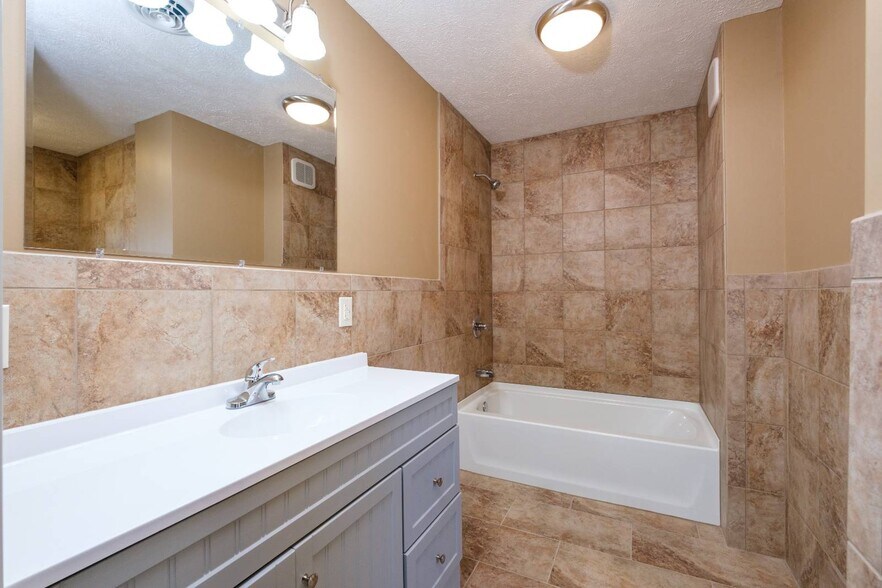 More Photos Of 9604 S Congress St, New Market Office For Sale