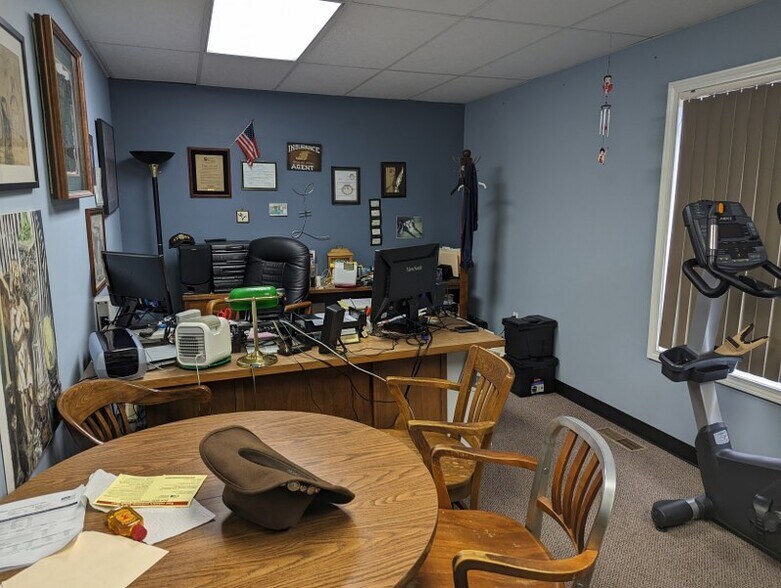 More Photos Of 76 Palomba Dr, Enfield Unknown For Lease