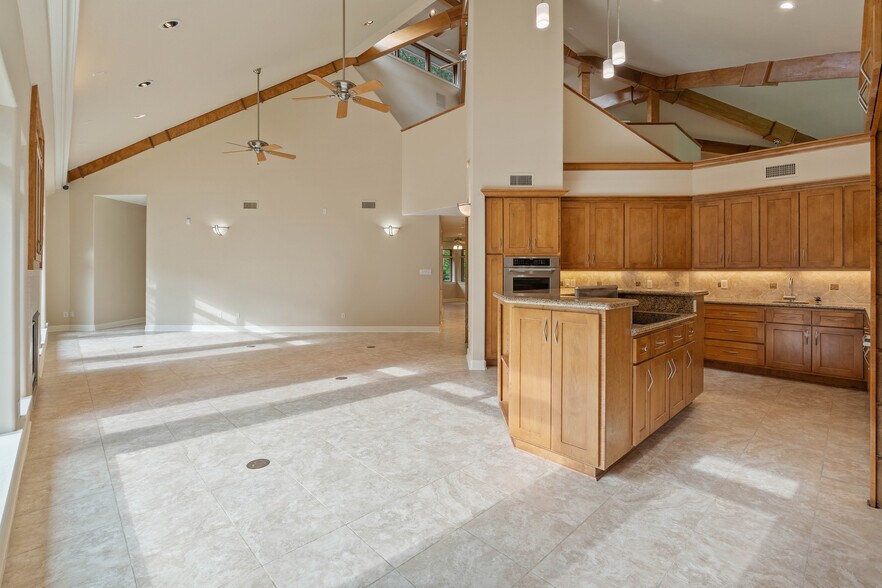 More Photos Of 16621 Hereford Dr, Tomball Flex For Sale