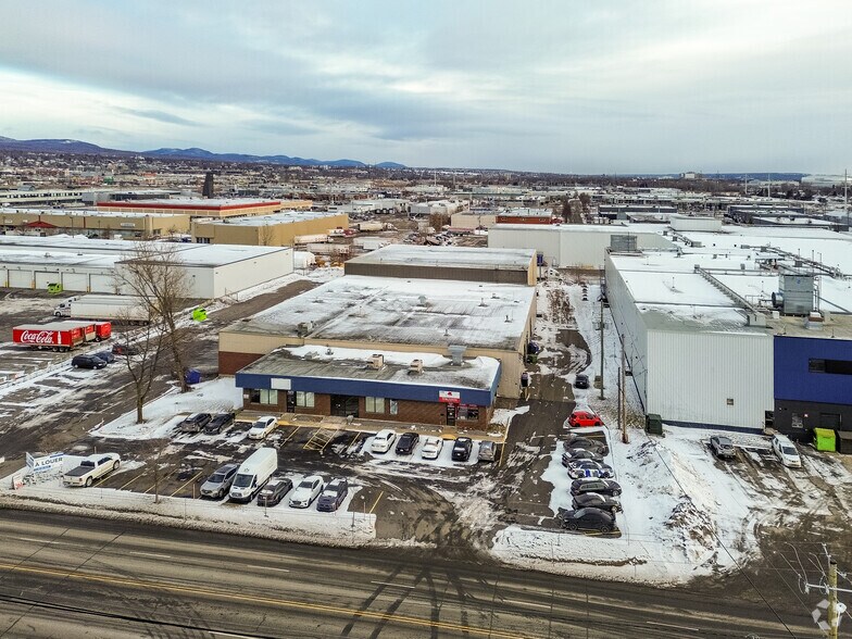 More Photos Of 830 Av Godin, Québec Distribution For Sale