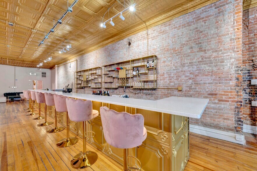 More Photos Of 122 W Main St, Florence Storefront For Sale