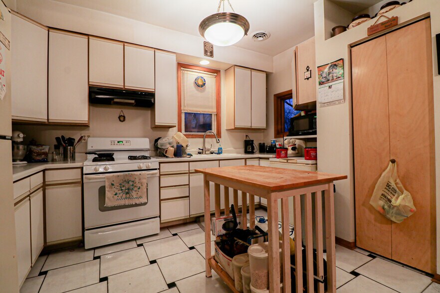 More Photos Of 40523 N Il Route 83, Antioch Apartments For Sale