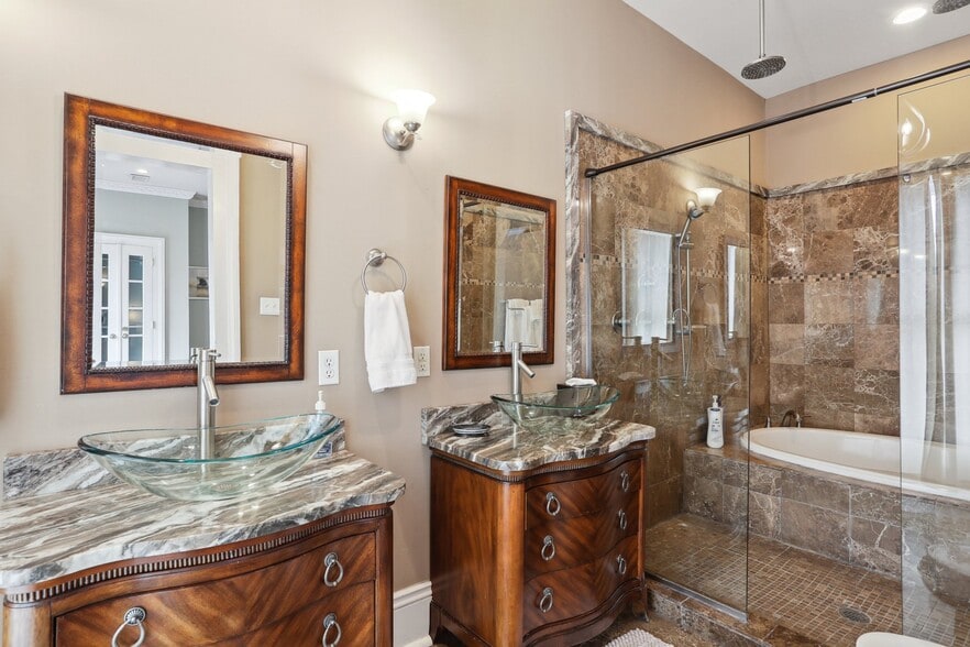 More Photos Of 842 Camp St, New Orleans Specialty For Sale