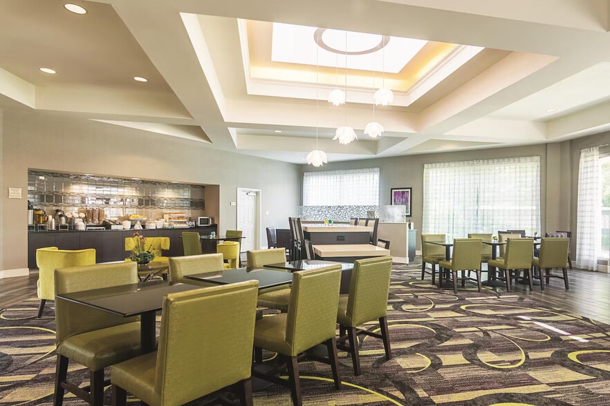 More Photos Of 930 Ed Noble Pky, Norman Hotel For Sale