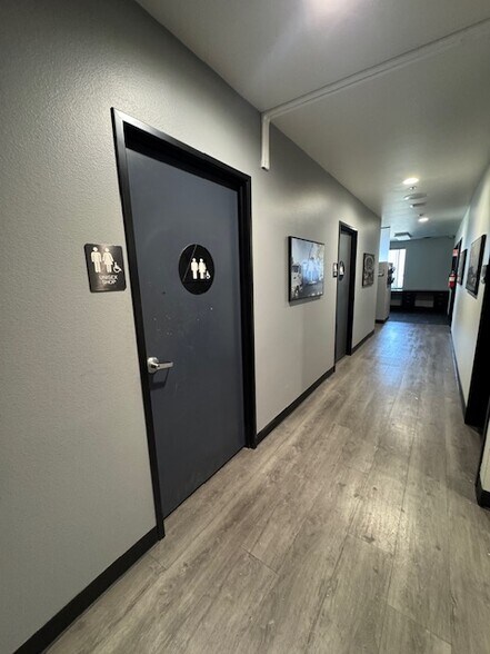 More Photos Of 2906 E Coronado St, Anaheim Warehouse For Lease