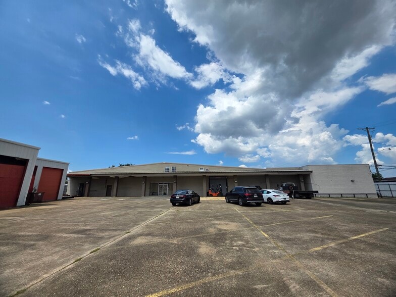 More Photos Of 7300 Westbank Expy, Marrero Distribution For Sale