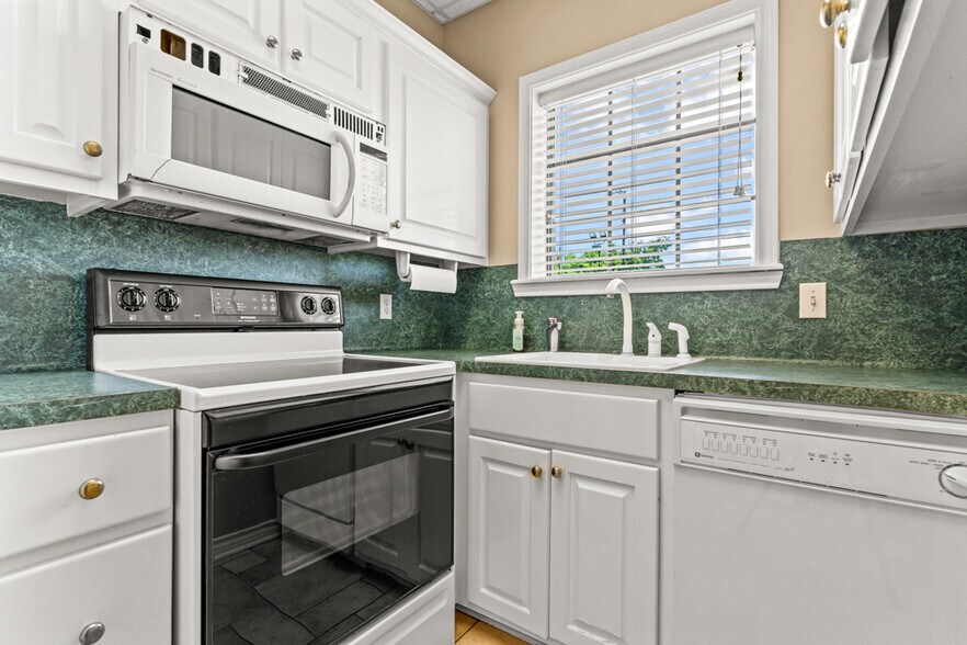 More Photos Of 112 US Highway 271 N, Gilmer Office For Lease